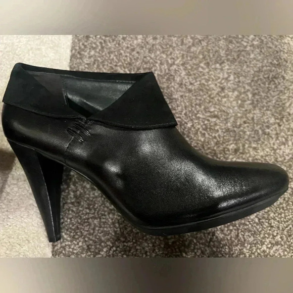 COACH " ANNIKA" ANKLE BOOTS. RETAIL $389. - Picture 7 of 12